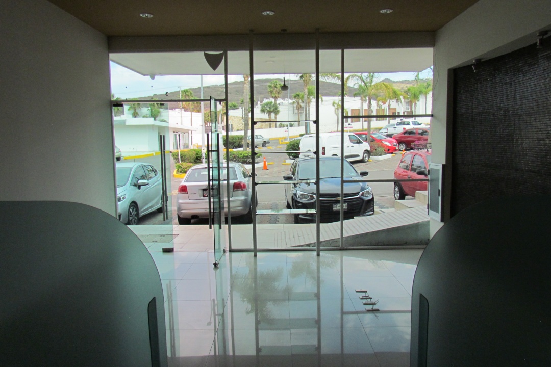 Camino Real a Huimilpan 3, Querétaro, ,Local,Renta,Plaza Real Bugambilias,Camino Real a Huimilpan,1025