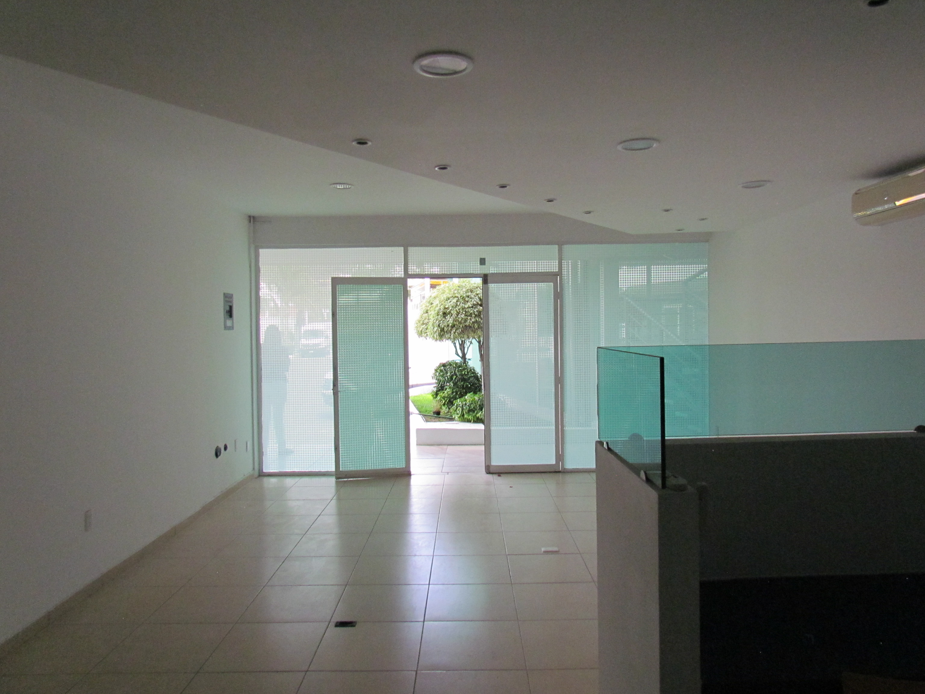 Camino Real a Huimilpan 12, Querétaro, 76904, ,Local,Renta,Plaza Real Bugambilias,Camino Real a Huimilpan,1032