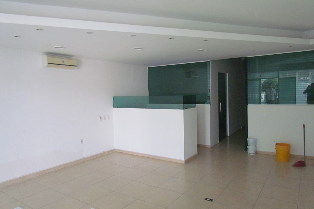 Camino Real a Huimilpan 12, Querétaro, 76904, ,Local,Renta,Plaza Real Bugambilias,Camino Real a Huimilpan,1032