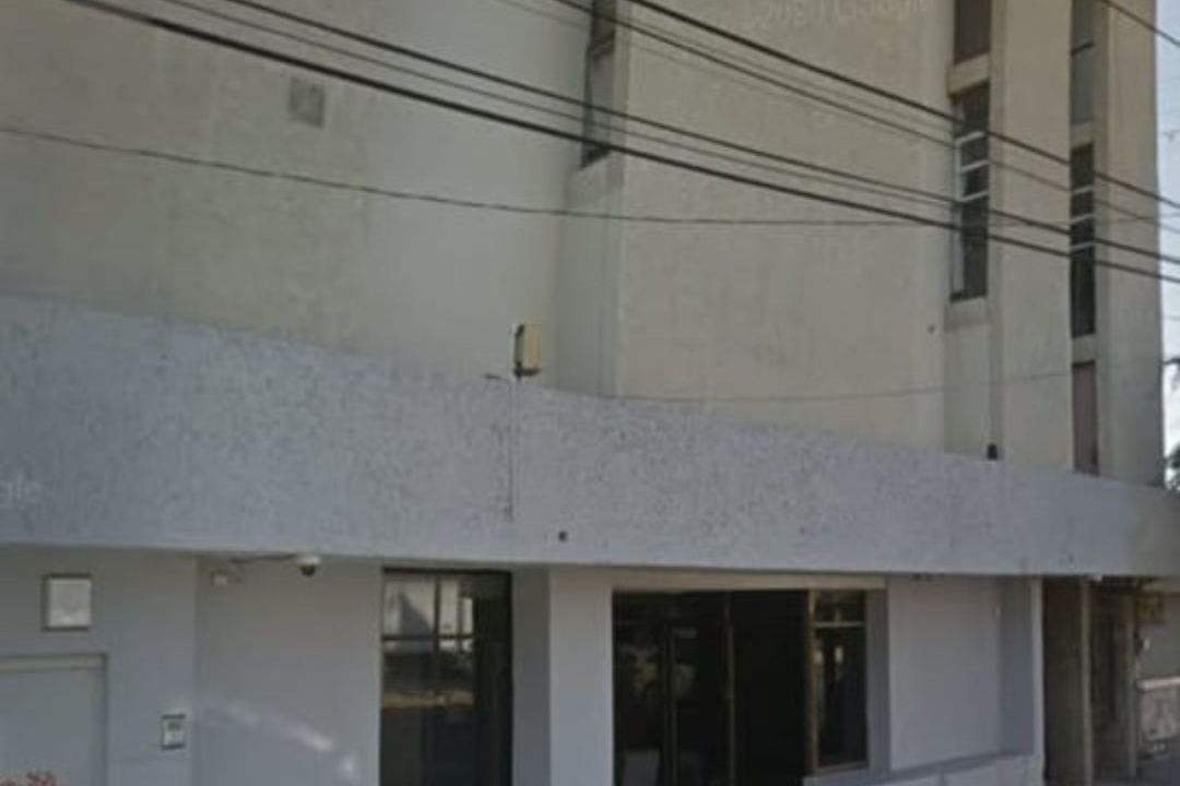 Fachada local León #1104